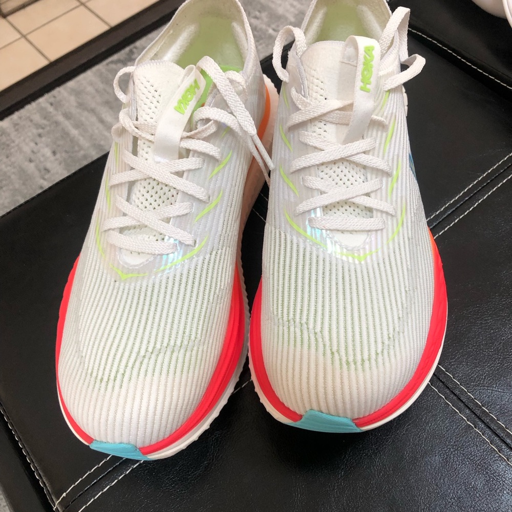 Hoka White and Red Athletic Shoes with Carbon Plate Design - Picture 4 of 7